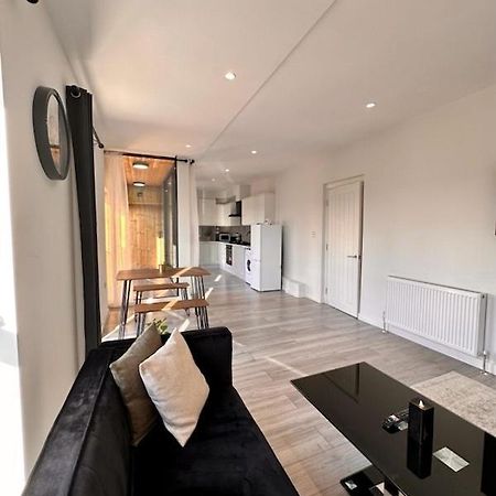 Stratford Apartment With Balcony London Kültér fotó