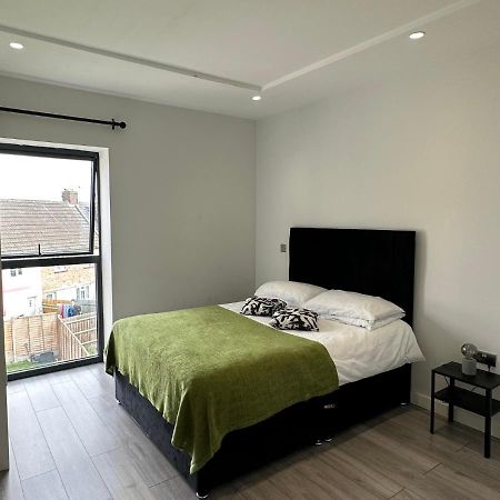 Stratford Apartment With Balcony London Kültér fotó