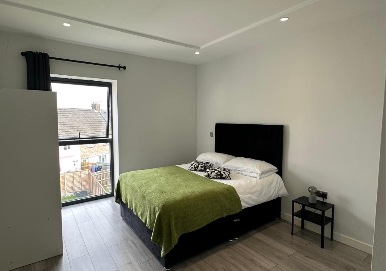 Stratford Apartment With Balcony London Kültér fotó
